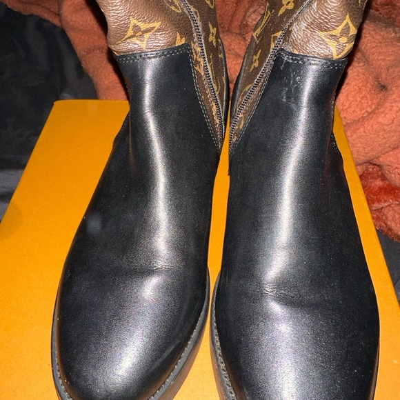 Boots - Picture 5 of 16